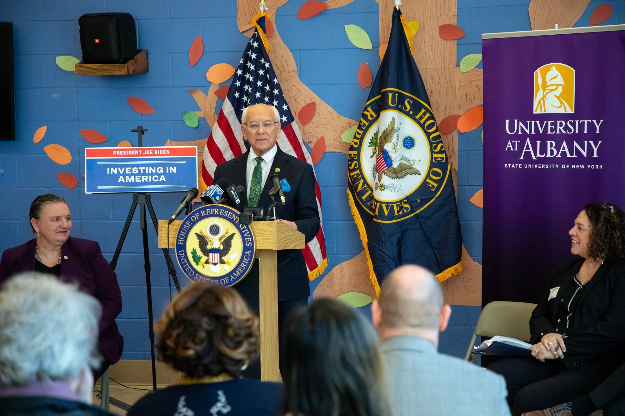 Congressman Tonko speaks at the Giffen Memorial Elementary School.