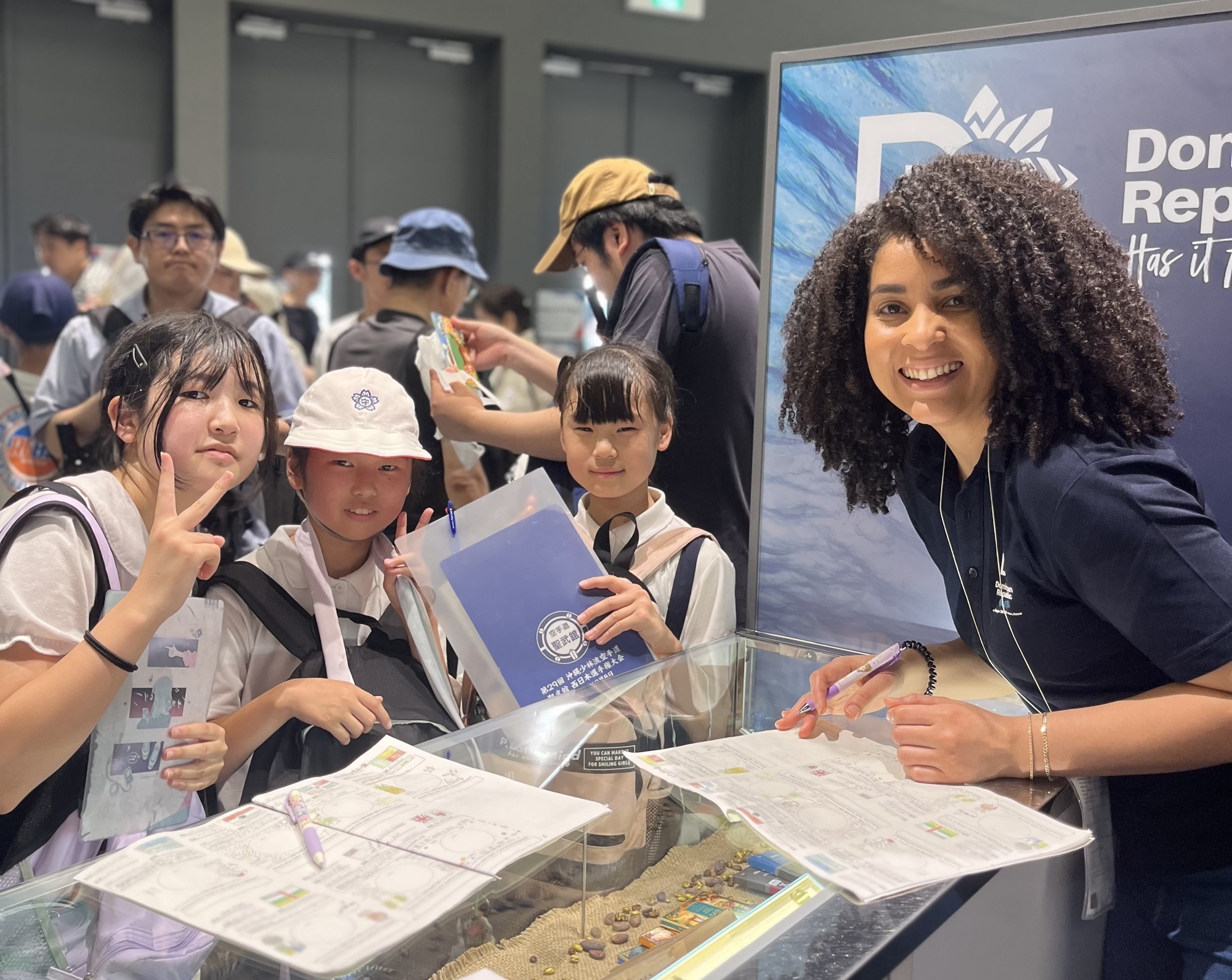 Sota Kojima stands with children at Expo 2025 Osaka-Kansai.