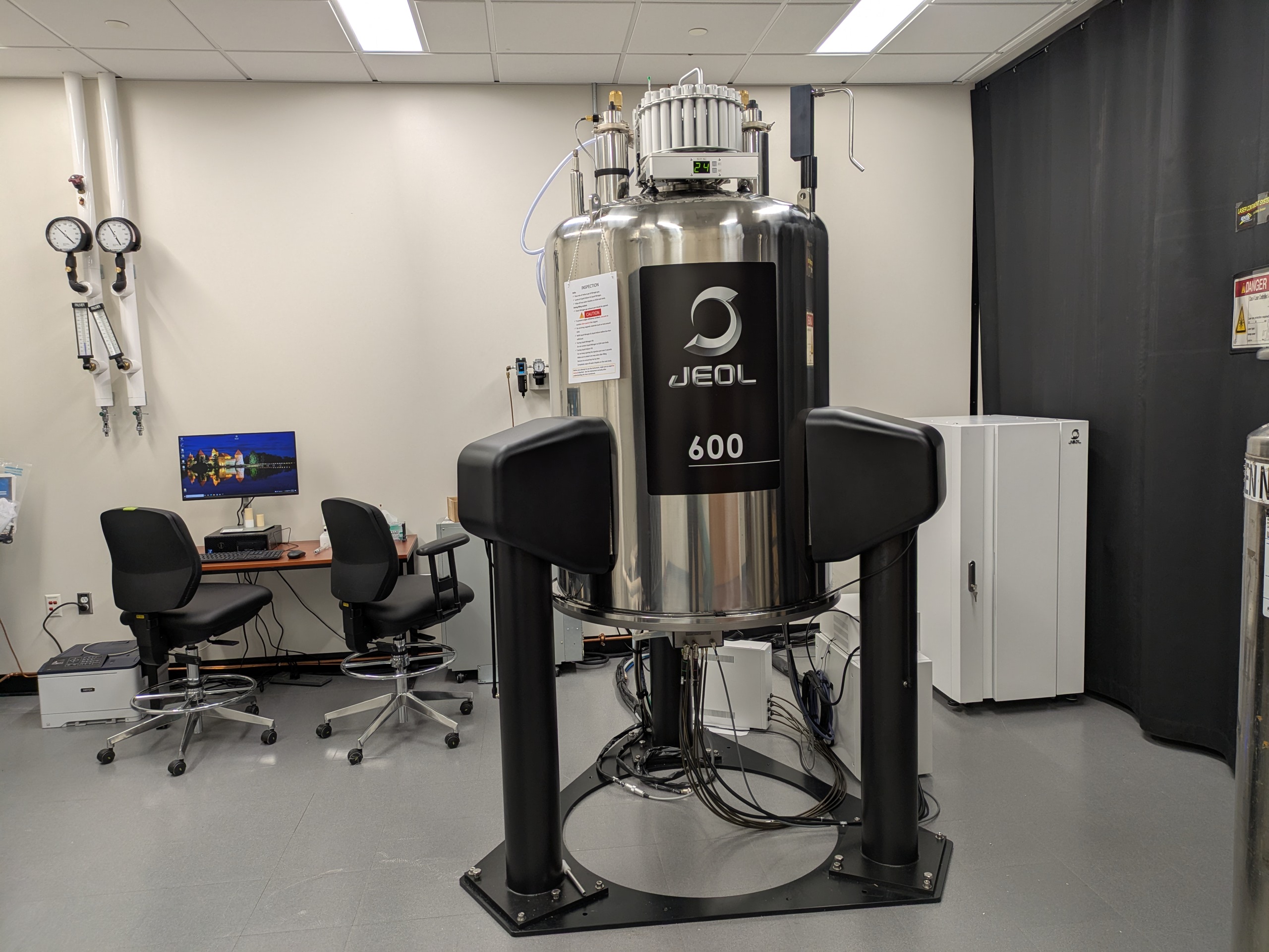 NMR Spectrometer at the ETEC building in the Main Campus.