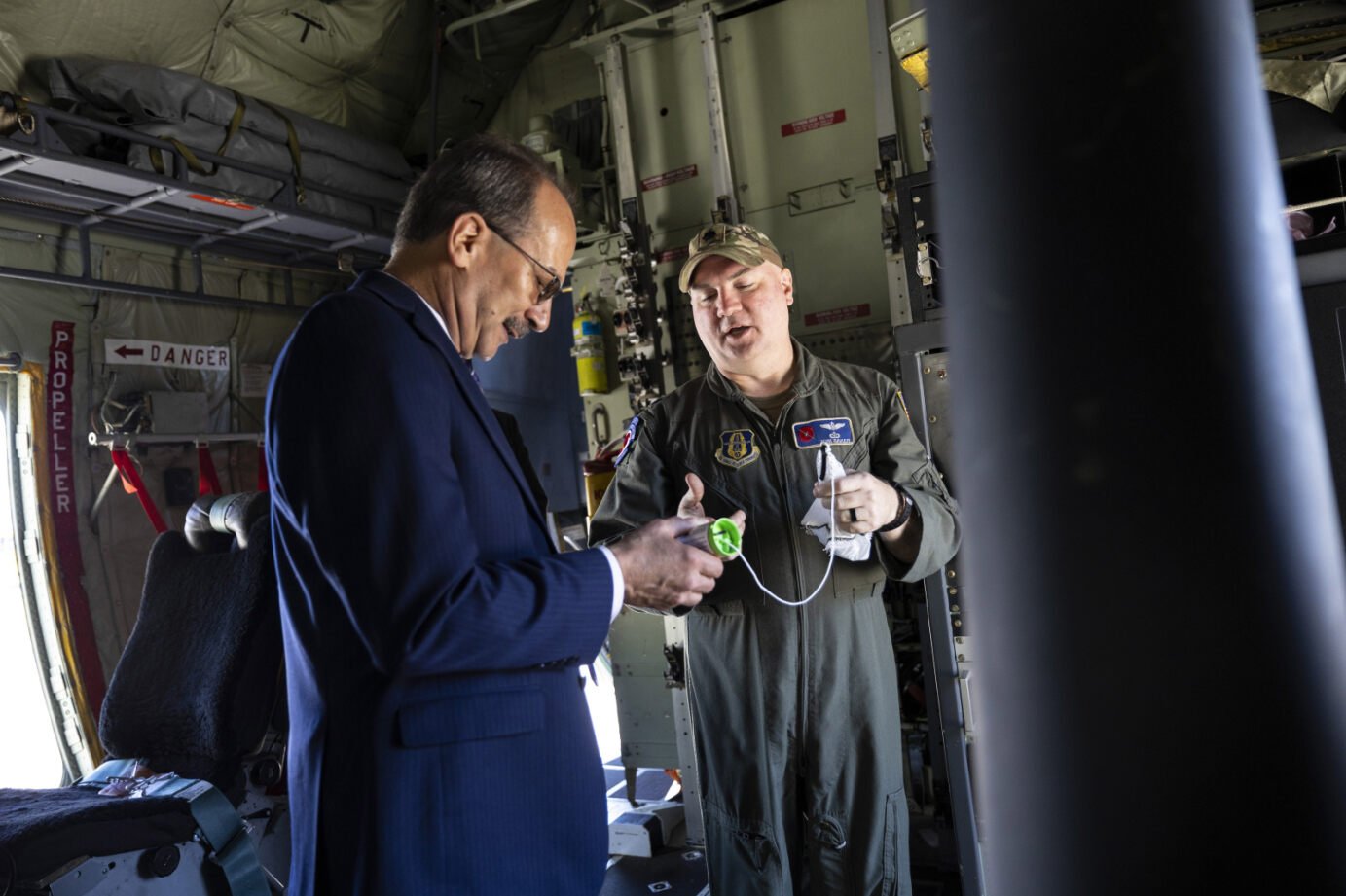 Havidán Rodríguez speaking with a scientist from the National Oceanic and Atmospheric Administration.