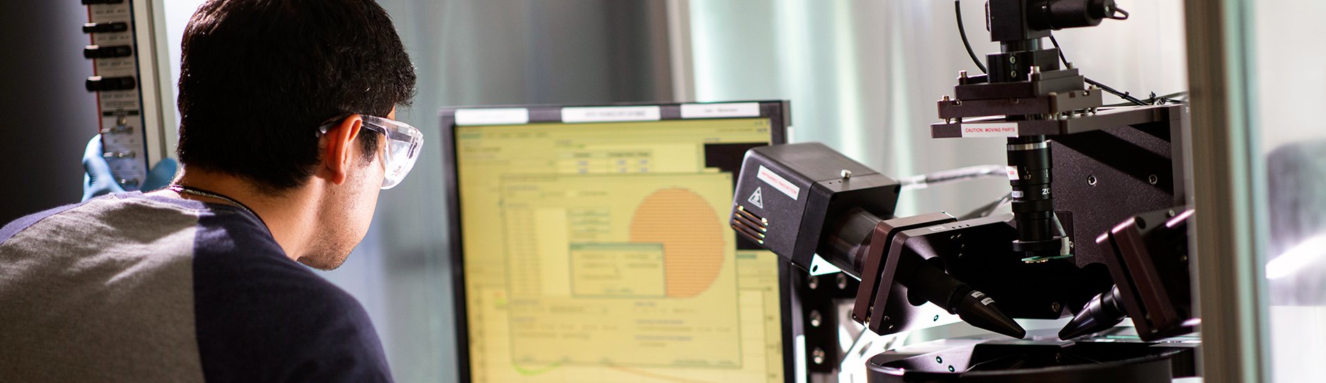 A student working in a UAlbany nanotechnology lab.